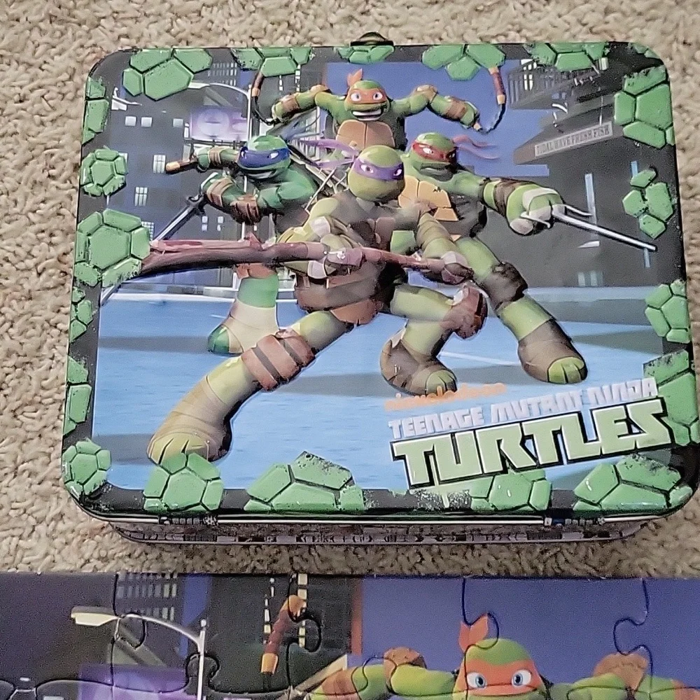 Ninja Turtle Metal Lunch box with sandwiche box, 3 snack holders and 2 puzzles. - Picture 2 of 11
